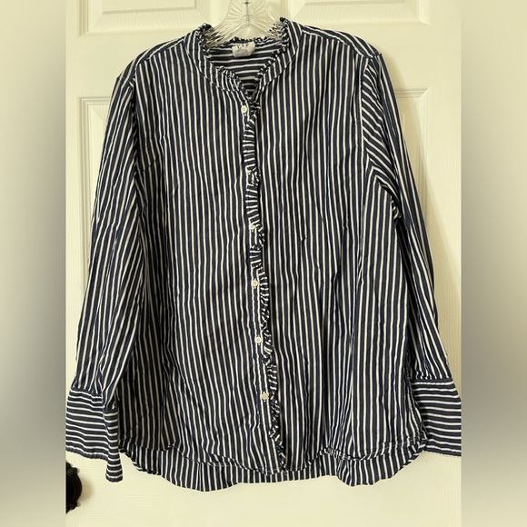 GAP Ruffle Neck Button Down - Picture 7 of 10